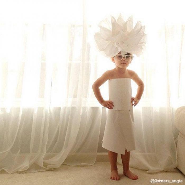 Los preciosos vestidos de papel que esta niña de 4 años crea con su madre (FOTOS)