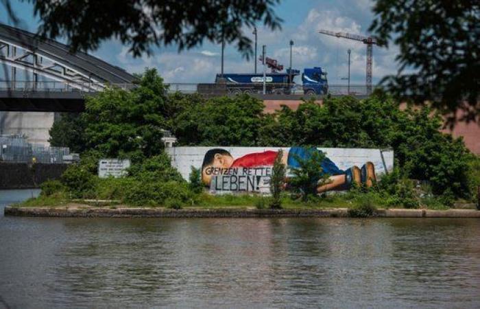 Destrozan el grafiti en homenaje al pequeño Aylan en Frankfurt
