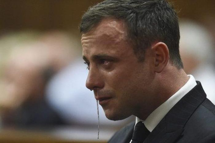 La cara de Pistorius al escuchar el fallo de la jueza (FOTOS)