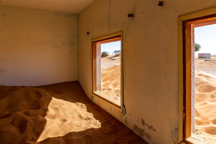La ciudad de Emiratos Árabes que abandonaron misteriosamente con las puertas de las casas abiertas