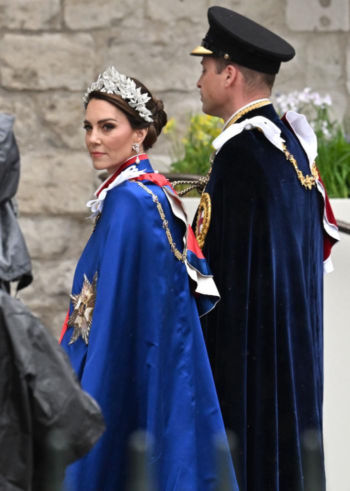 Así son los nuevos retratos oficiales de los reyes Carlos y Camilla