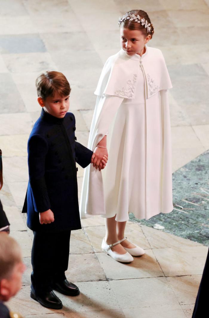 La sonrisa de Camilla, el poder de Kate o la soledad de Harry: la coronación de Carlos III en gestos
