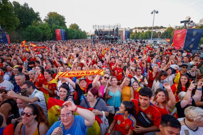 España celebra el Mundial de fútbol: ¡Bienvenidas, campeonas!