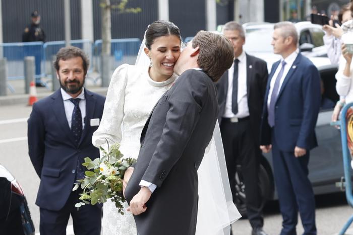 La reina Sofía también ha acudido a la boda de Almeida: este es el momento en el que ha llegado