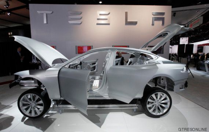 Tesla lanza un micrófono para cantar en el coche - Meristation