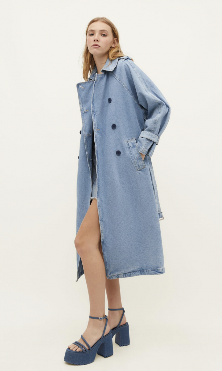 Las influencers +50 agotan el abrigo de pelo de Zara más moderno y elegante  de rebajas: lo copiamos