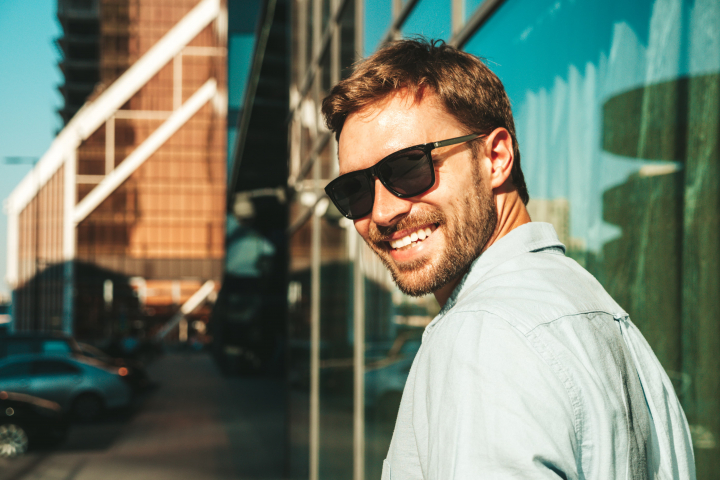 Cinco tendencias en gafas de sol de hombre que no puedes perderte este  verano