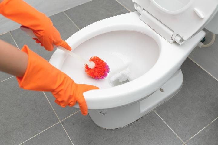 Cómo limpiar bien el váter: siete dudas resueltas