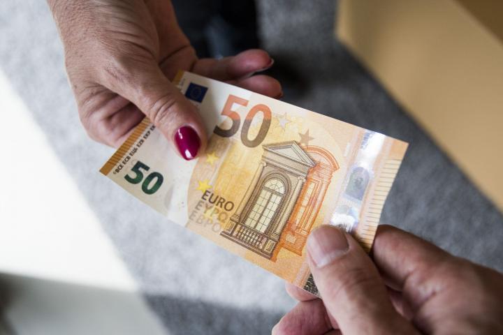 Estos billetes de 10 euros son falsos: consejos de la Policía para evitar  que te cuelen uno, Actualidad