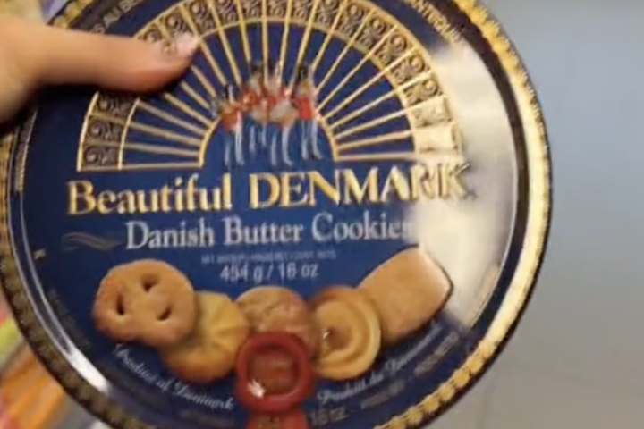 Lo que hace con una caja de galletas danesas da la vuelta al mundo: parece  que no sólo pasa en España