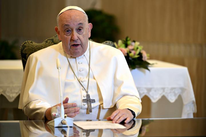 El Papa vuelve a suspender su agenda debido a un resfriado