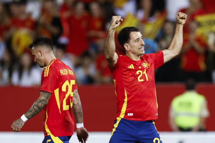 Selección Española Masculina Fútbol - Página 6 Mikel-oyarzabal-celebra-uno-de-sus-tres-goles-ante-el-combinado-andorrano