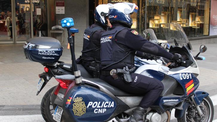 La Justicia española confirma la incompatibilidad de ser policía nacional y actor porno