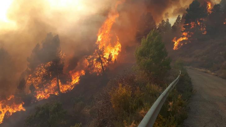 El fuego avanza en Castellón y Teruel y ya deja más de 4.000 hectáreas y 1.500 desalojados