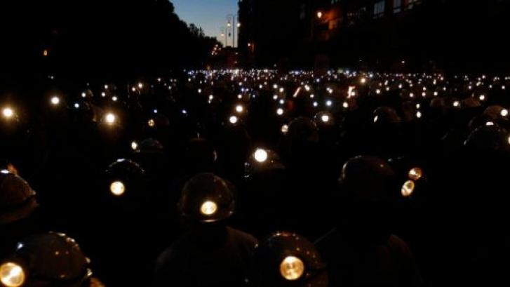 Protestas mineras: Una marea de linternas recorre las calles de León (FOTOS)