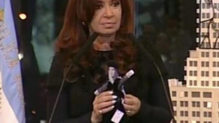 Cristina Fernández de Kirchner presenta su muñeca 'Cristinita'