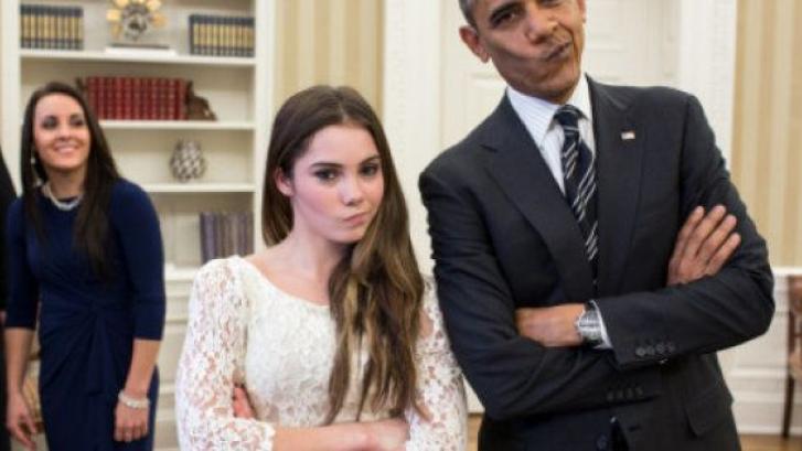 McKayla Maroney vuelve a poner su famosa cara de enfado junto a Obama