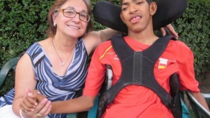 Recortes en dependencia: Juan Antonio de la Cruz, el fan de 'La Roja' al que le gusta pasear