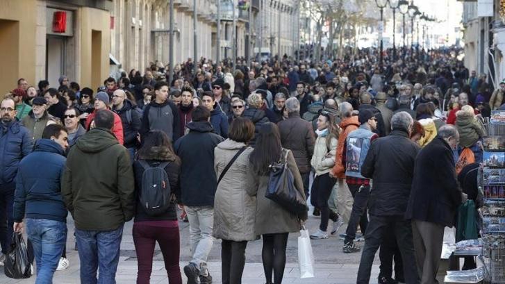 La población en España supera por primera vez los 47 millones gracias a los migrantes