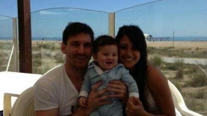 Messi publica en Facebook la primera foto con su hijo Thiago (FOTO)