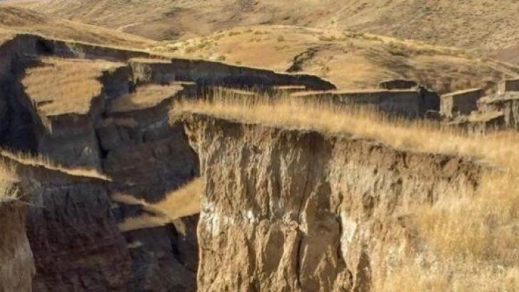 Esta gran grieta de Wyoming inquieta en las redes sociales, pero los geólogos tienen respuesta