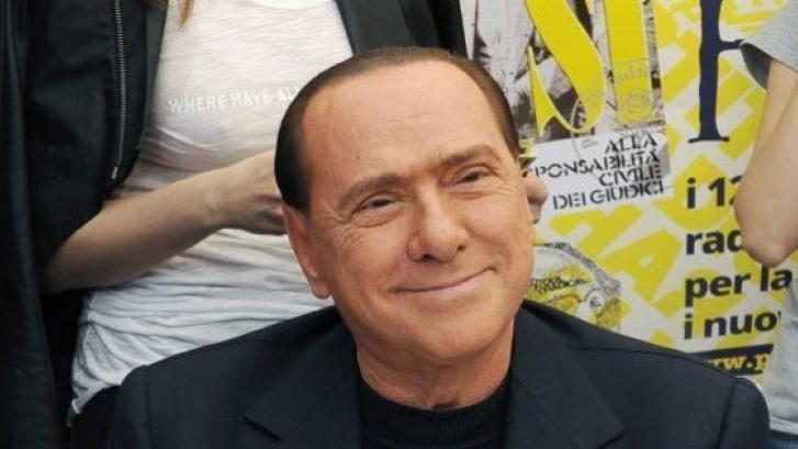 Berlusconi amaga con dar la estocada al Gobierno de Letta