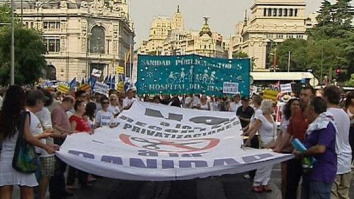 La 'Marea Blanca' vuelve a la calle en contra de la privatización de la sanidad en Madrid