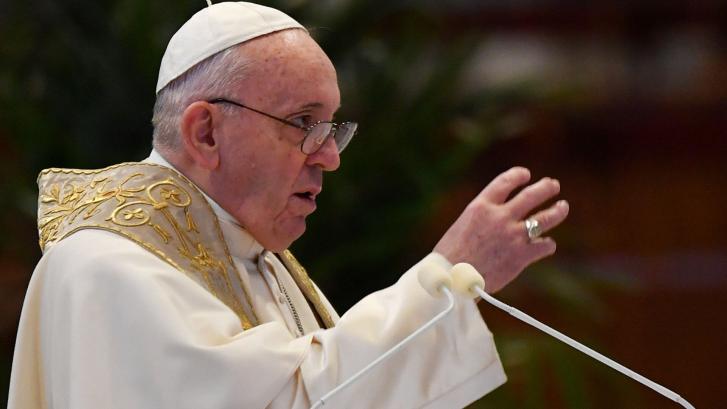 Denuncian que El Vaticano ha censurado un vídeo por lo que dijo el papa al coger una botella de whisky