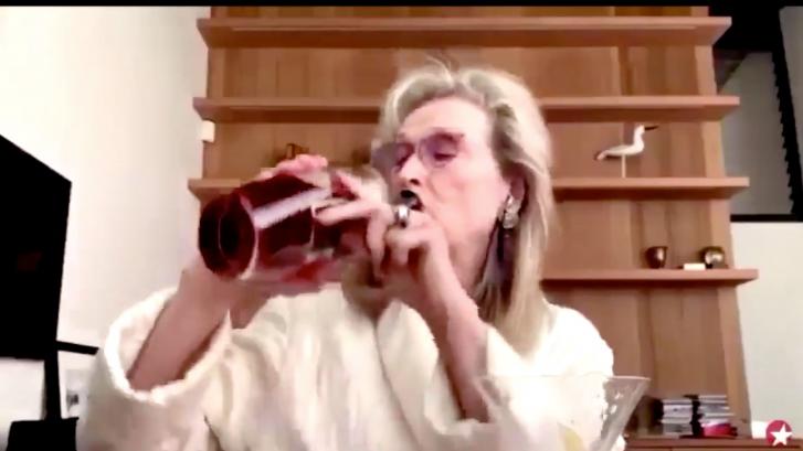 El detalle del vídeo de Meryl Streep bebiendo durante la cuarentena del que nadie habla: está en la imagen