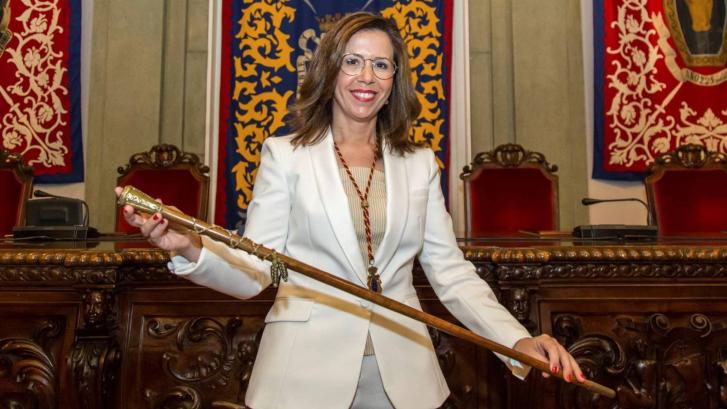 Piden el cese de la alcaldesa de Cartagena por ir 