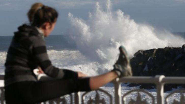 25 fotos impresionantes del temporal de olas en el norte