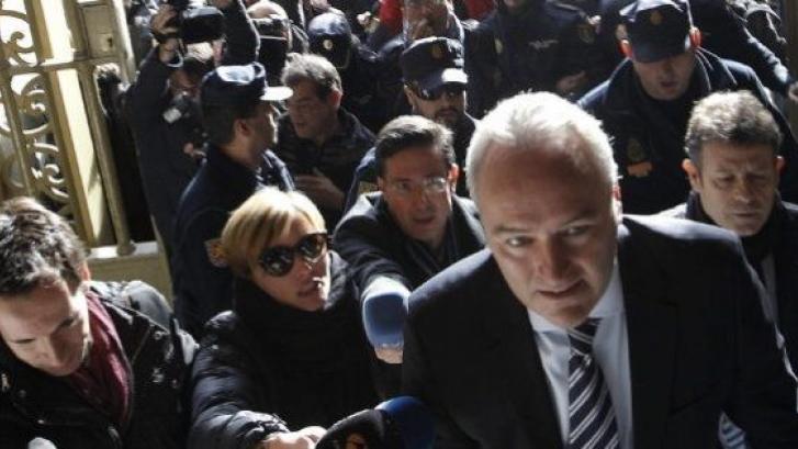 Trabajadores de Canal 9 reciben a Alberto Fabra al grito de