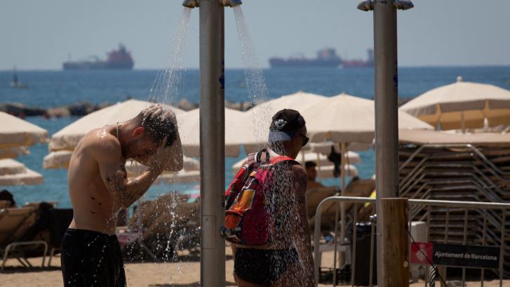 Tres municipios de Málaga cortarán el agua de las duchas de la playa por la sequía