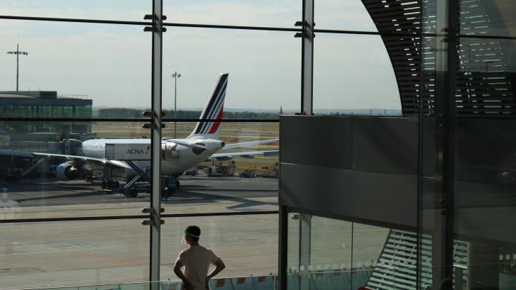 La Policía abate a un hombre armado con un cuchillo en el aeropuerto Charles de Gaulle de París
