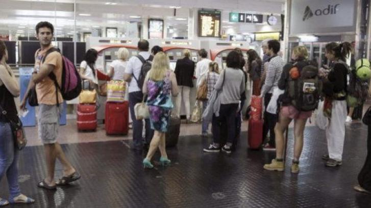 Huelga Renfe y Adif: Los pasajeros se arman de paciencia ante los retrasos