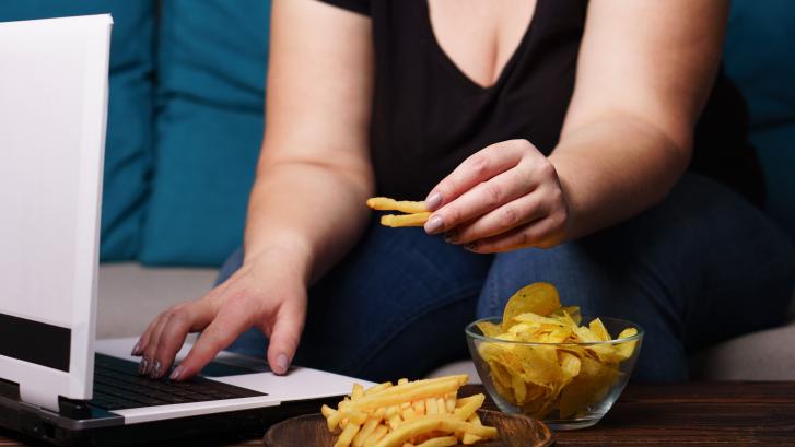 La obesidad digital amenaza nuestro bienestar: cambiemos la dieta