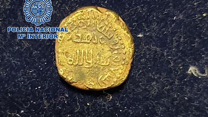 La Policía Nacional recupera un dinar de oro hispanomusulmán del que tan solo existen 24 ejemplares