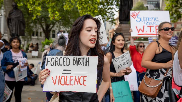 Hungría obliga a las mujeres a escuchar el latido del corazón del feto antes de abortar
