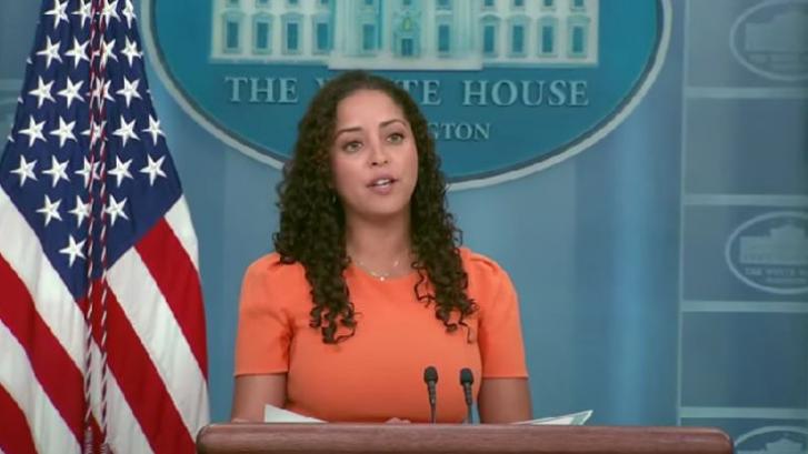 Momento histórico en la Casa Blanca: la rueda de prensa comienza en español