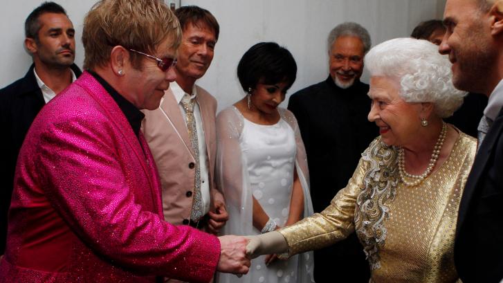 Elton John desvela el peculiar momento privado con Isabel II que recordará siempre