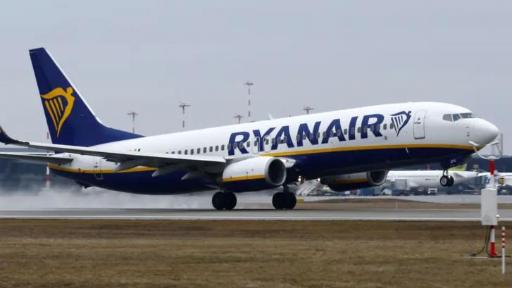 Ryanair, condenada por cobrar por la maleta de mano