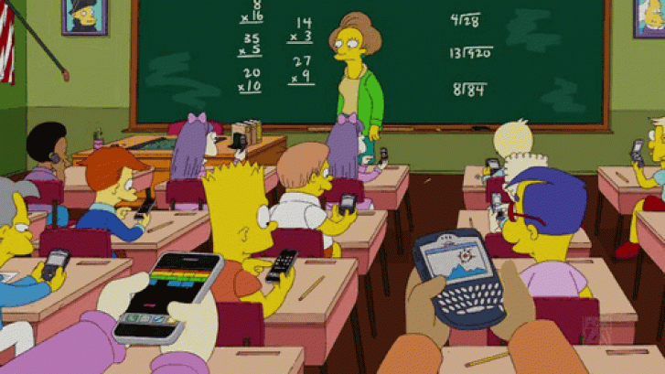 Broma en clase: así reacciona un profesor que obliga a sus alumnos a poner el móvil con altavoz (VÍDEO)