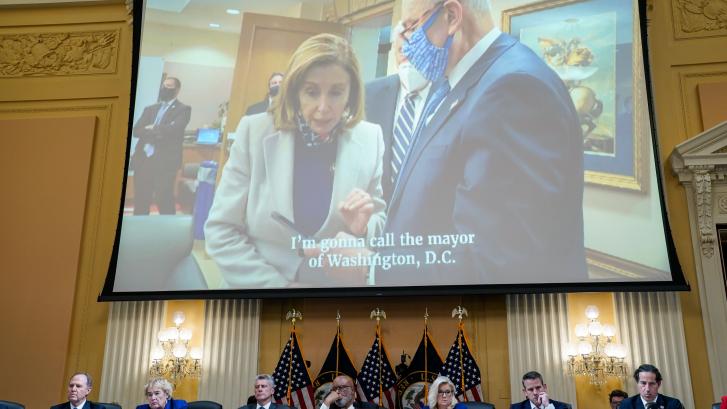 Salen a la luz nuevas imágenes con la reacción de Nancy Pelosi durante el asalto al Capitolio