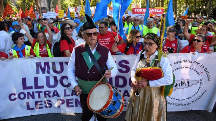 Miles de pensionistas denuncian la pérdida de poder adquisitivo y defienden salarios 
