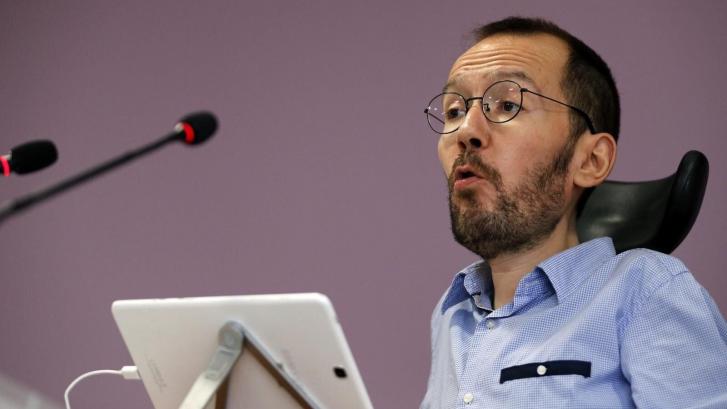Echenique alaba a un rival político: 