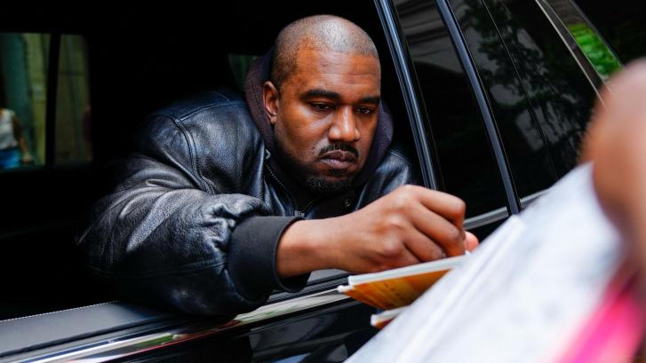 Kanye West deja de pertenecer al club de los milmillonarios