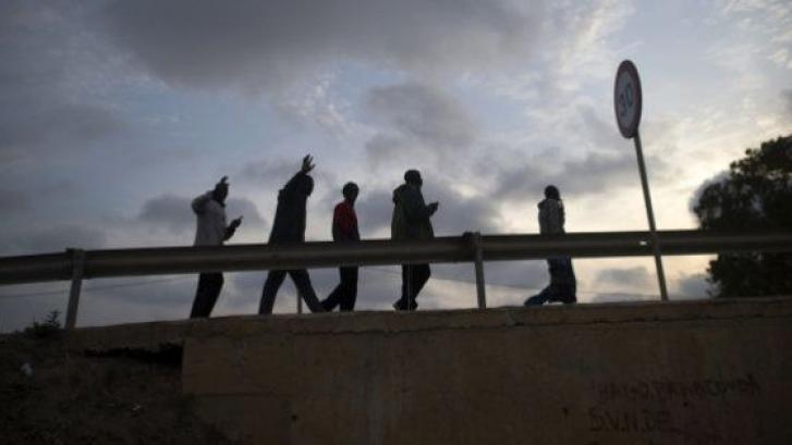 Un millar de inmigrantes intenta sin éxito entrar en Melilla