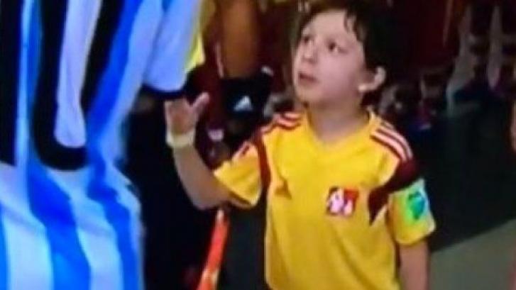 Messi ignora a un niño y otras imágenes curiosas del Mundial (VÍDEOS)