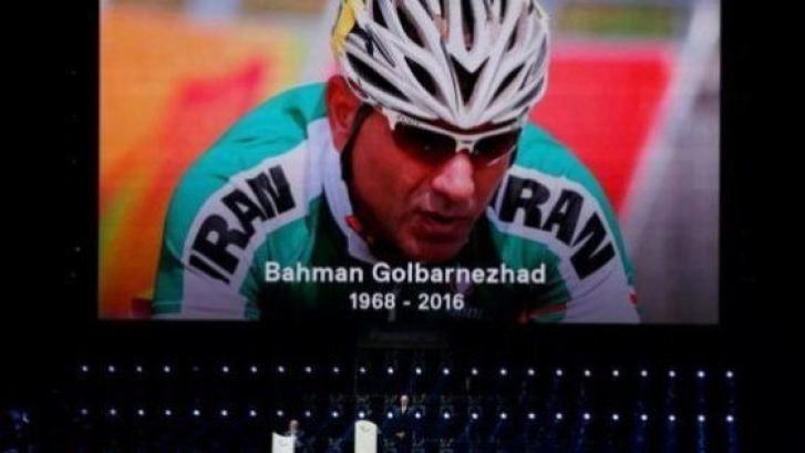 La música y la luz se detuvo en la Clausura de los paralímpicos por el ciclista iraní muerto