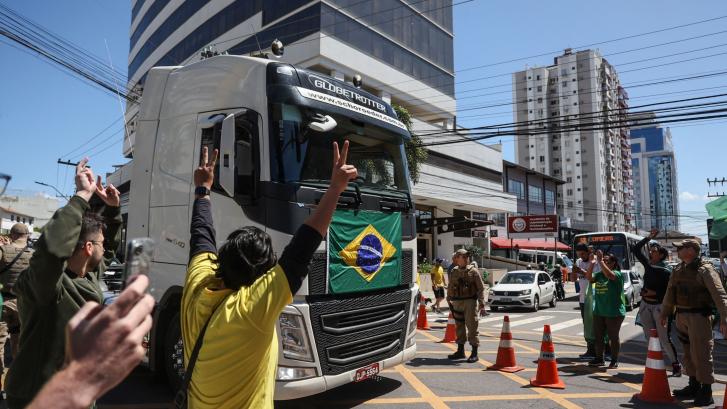 Bolsonaro vuelve a hablar para pedir a los camioneros que cesen su protesta